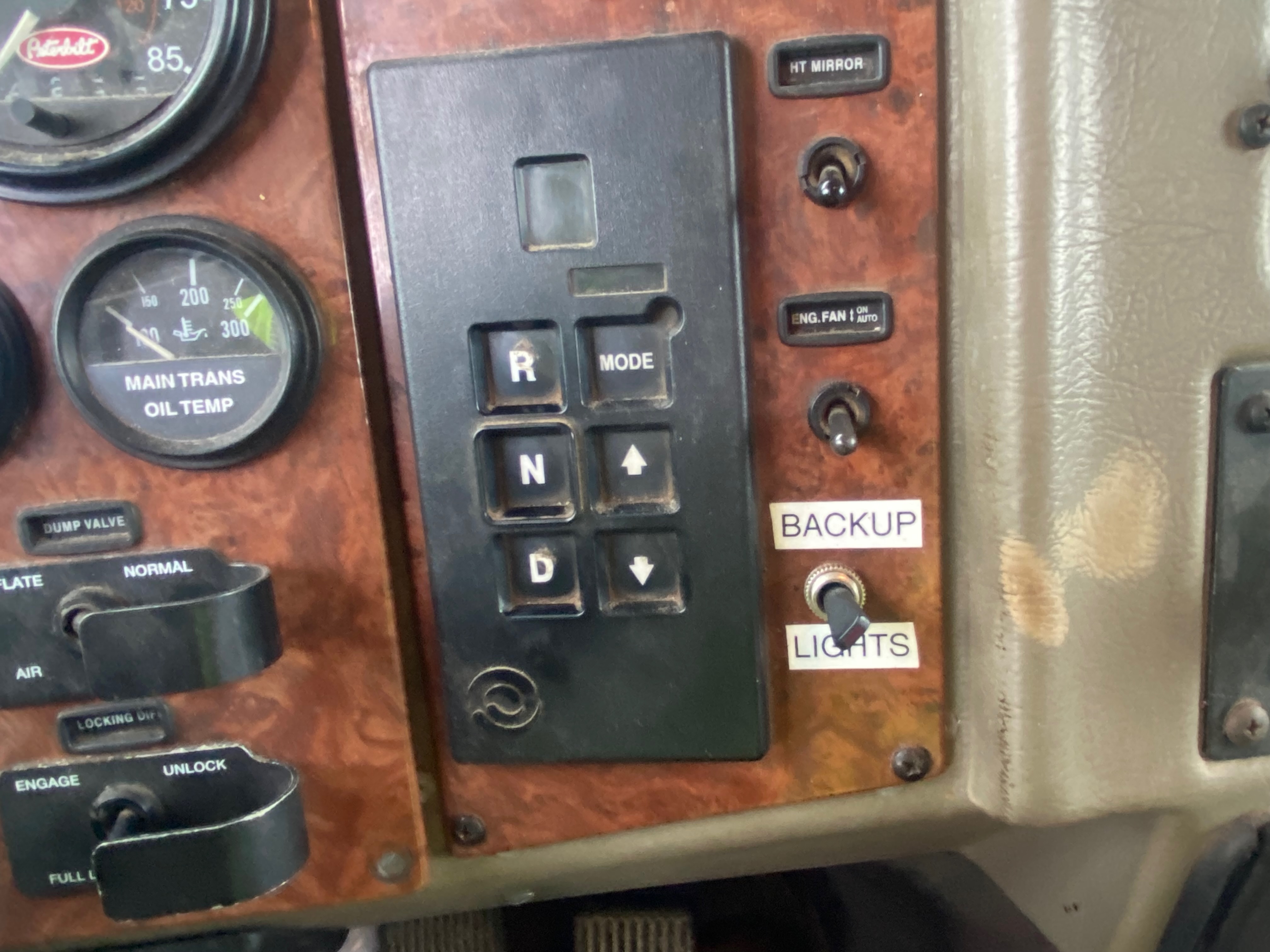 2000 PETERBILT 330 - Image 22